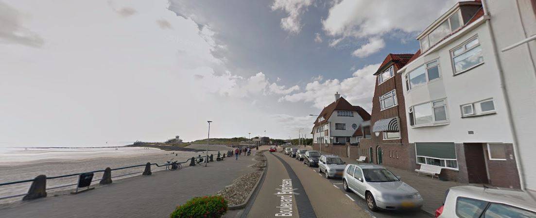 Huize de Sardijngeul, Vlissingen Boulevard met links strand en water, rechts huizen