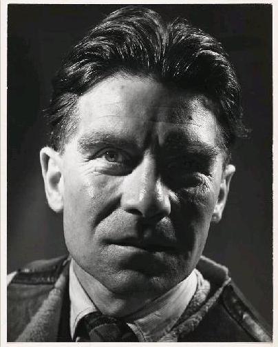 Portretfoto van A. den Doolaard in 1950.
