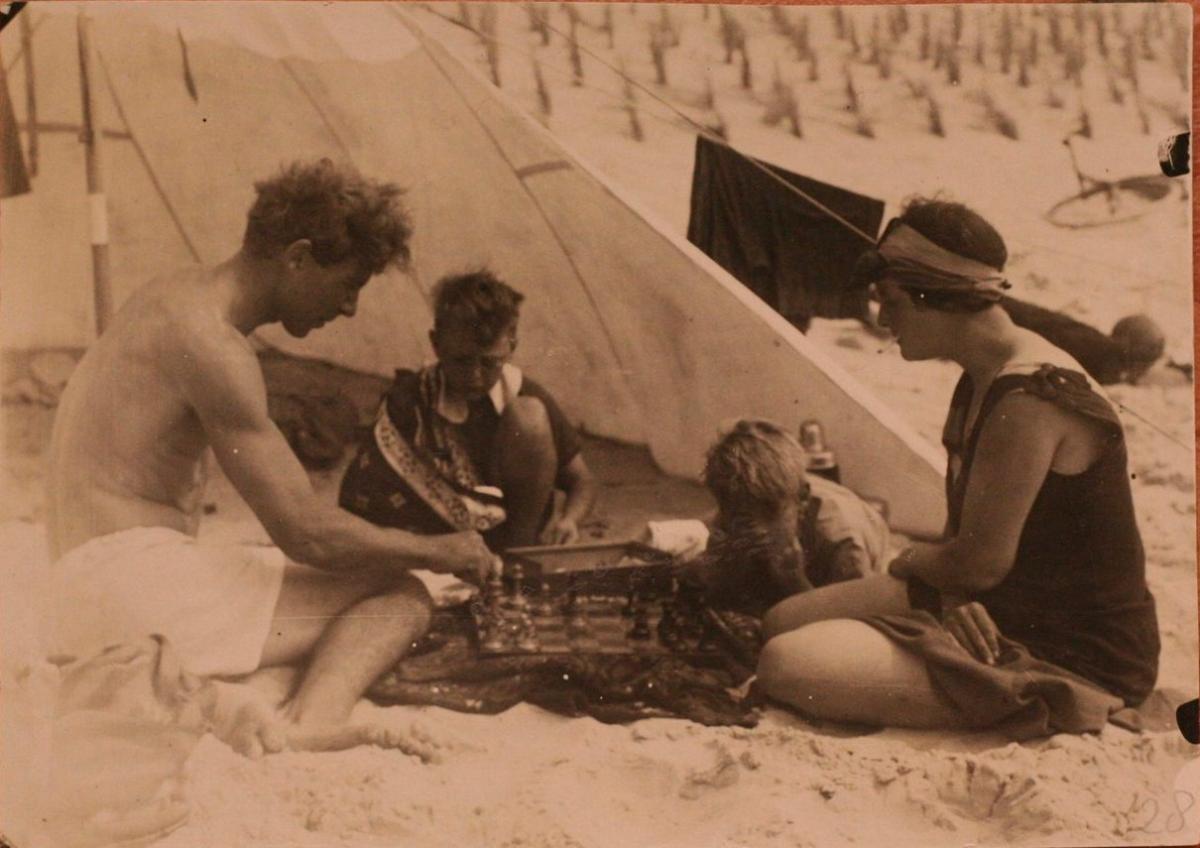 Op het stand van Bergen, plm 1928