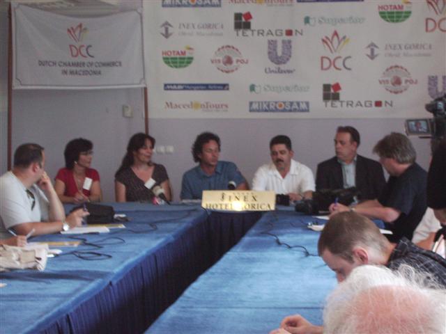 Persconferentie, links Branda en Milja Spoelstra Persconferentie in hotel Inex Gorica